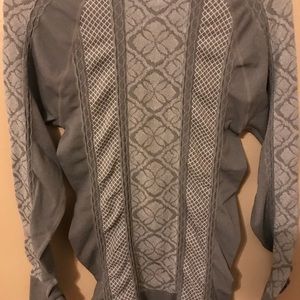 athletic essentials Tops - Athletic essentials, stretchy. Finger loops. athletic essentials Tops - Athletic essentials, stretchy. Finger loops.